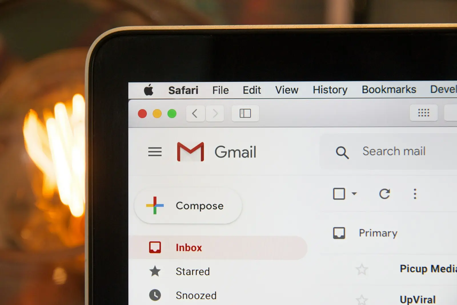Inbox van een mailprogramma op een laptop