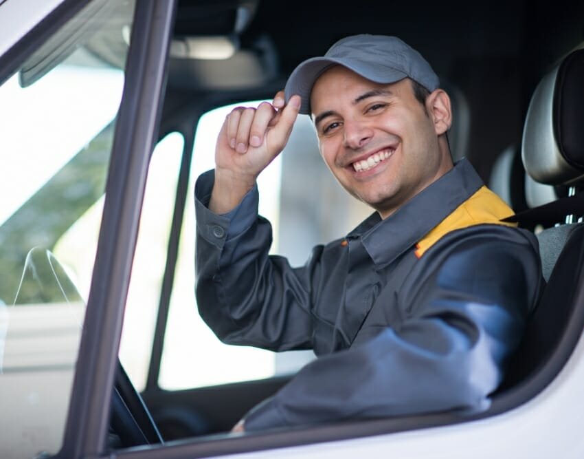Tevreden logistieke medewerker klant van MINIMA