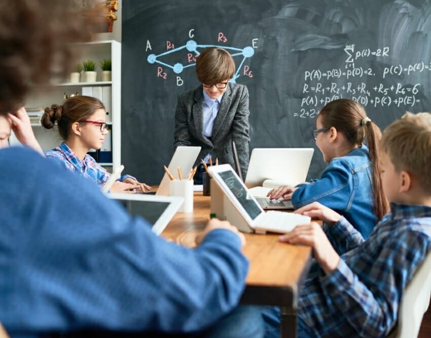 Leerlingen op school online studeren dankzij MINIMA